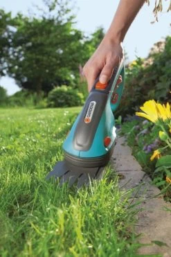 GARDENA 8885-CA Classic Cordless Grass Shears -Garden Supply Store 511c8XzkAwL