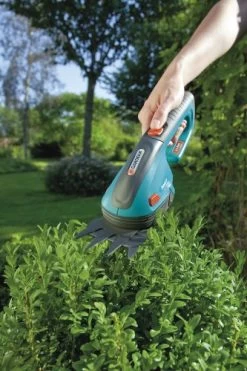 GARDENA 8885-CA Classic Cordless Grass Shears -Garden Supply Store 51lcBQKikbL